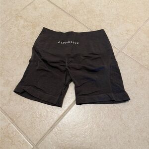 Alphalete amplify contour shorts